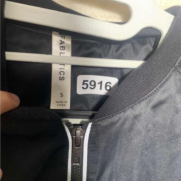 Fabletics Soft shell Attis Cropped Bomber Jacket Women's Size Small - Picture 4 of 6